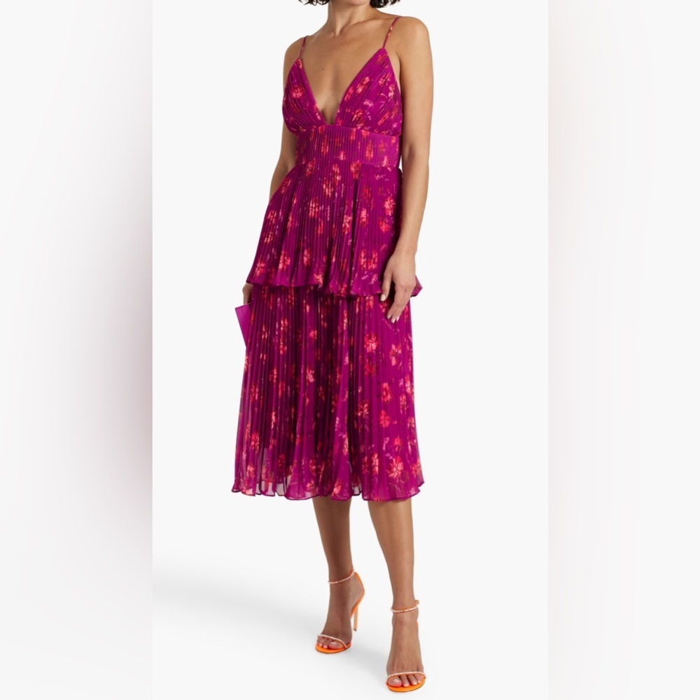 Amur Catarina V Neck Pleated Dress 2 - Picture 5 of 16